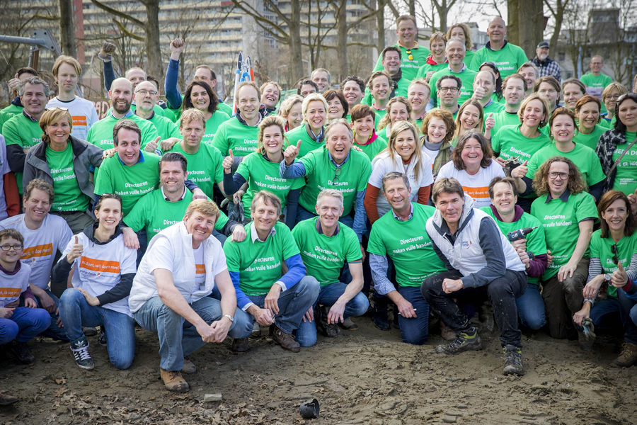 Lelystadse ondernemers, samen met Koning Willem-Alexander en Koningin Máxima, tijdens NLdoet in Lelystad